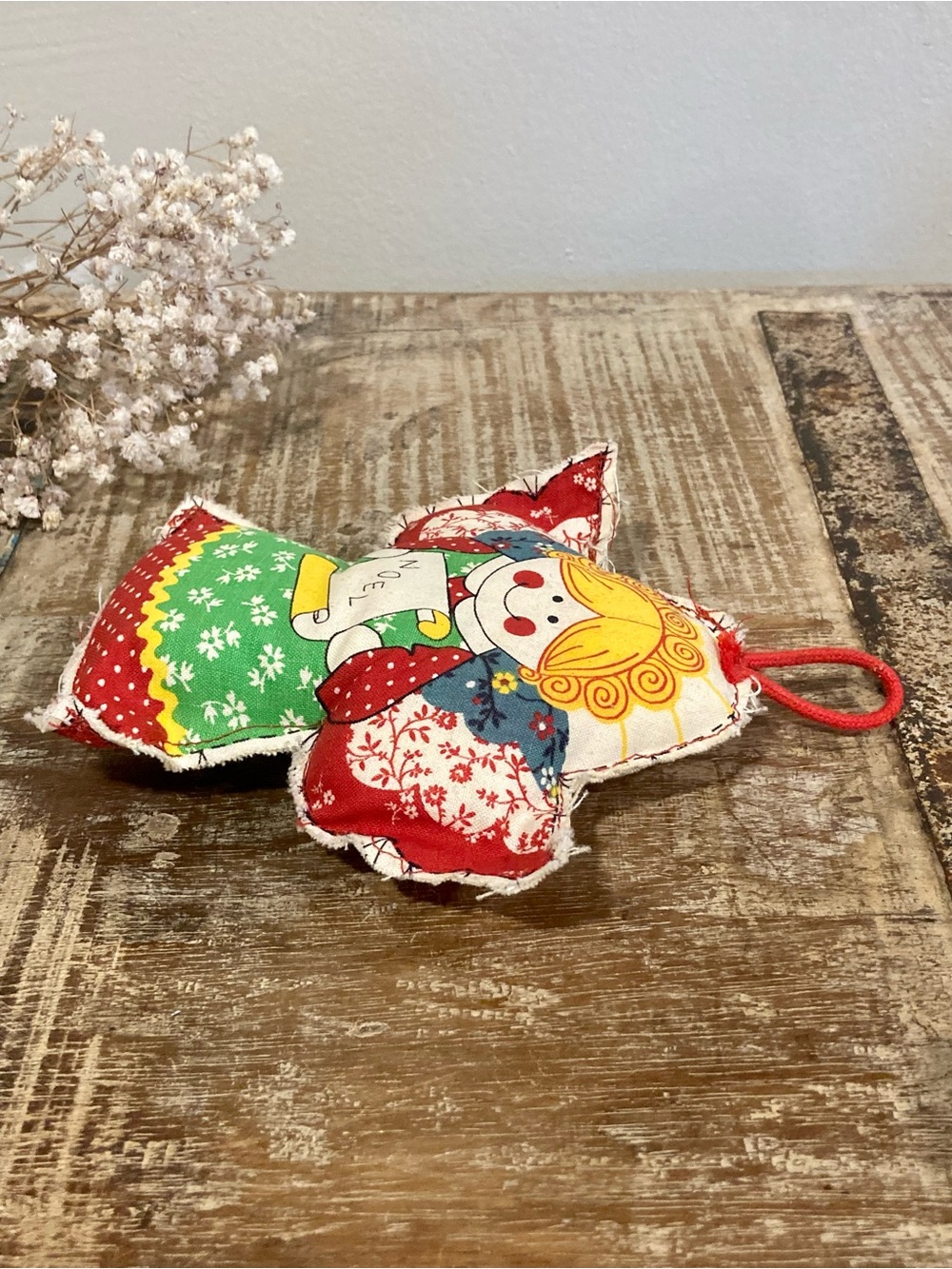 Vintage Holiday Angel Fabric Ornament - Red & Green 1980s Handmade Noel - Picture 3 of 12